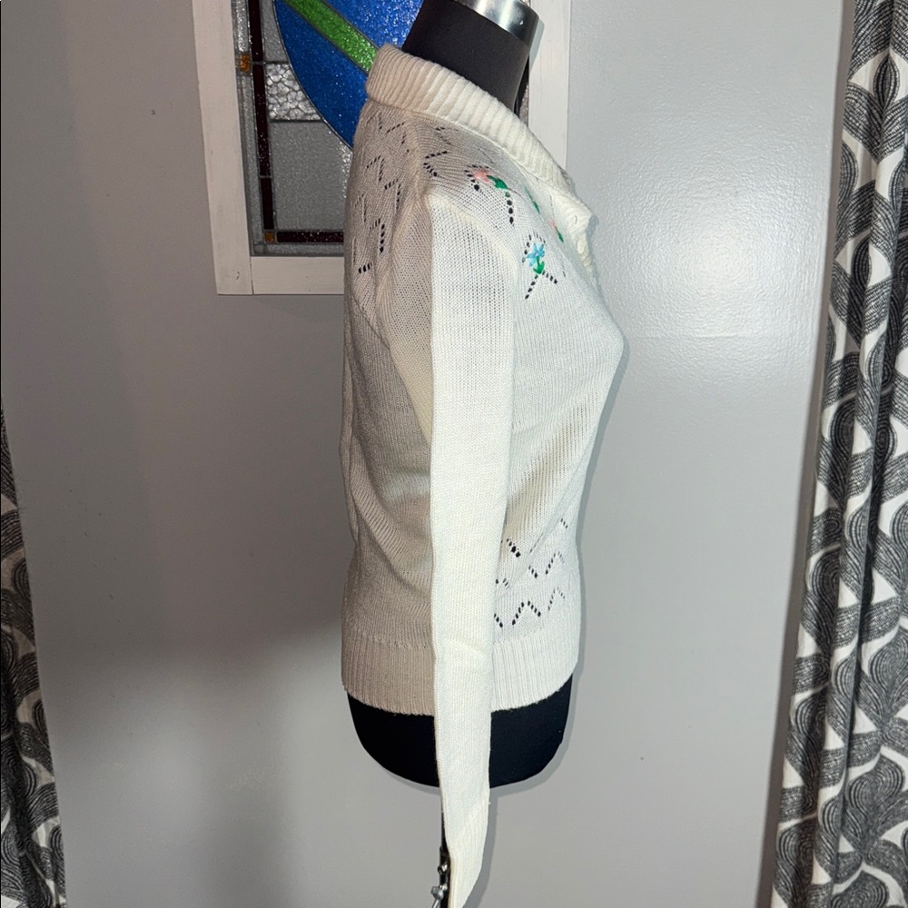 Vintage Cottagecore Embroidered Collared Sweater SZ Medium - Picture 7 of 8